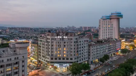 Jifen Qingchen Hotel (Yongkang Jiuling West Road Baolong Plaza)