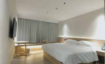 Midway Hotel (Zhangzhou High-speed Railway Station Wanda Plaza)
