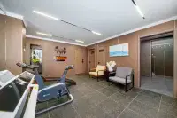 Bayan Tara Hotel - gimnasio