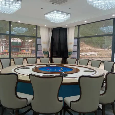 Naisa Grand Hotel