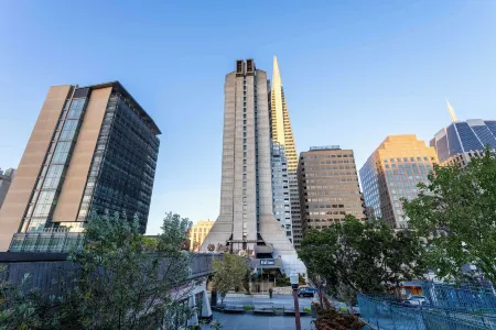 Hilton San Francisco Financial District Отели рядом с достопримечательностью «Tin How Temple»