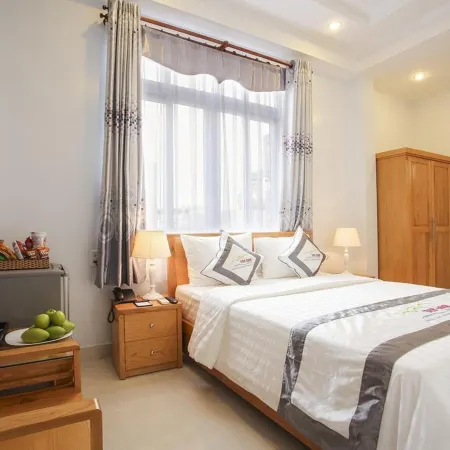 Yen Nam Hotel Nguyen Trong Tuyen Отели рядом с достопримечательностью «Фунхуан»