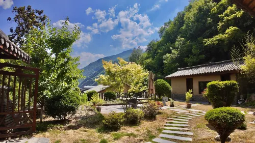 Lueyang Hanshili Hot Spring Homestay فنادق في ليُ يانغ