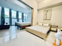 Thompson Suites BGC (Uptown Parksuites)