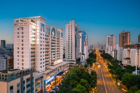 Nanning Jinshuiwan International Hotel ( Nanhu Park Macun Subway Station) Отели рядом с достопримечательностью «Yongjiang Inlet Art Museum»
