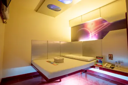 Astrotel Cubao Отели рядом с достопримечательностью «Манила COD I.T. Building»