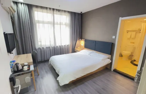 如家酒店（阜新中華路大潤發店）