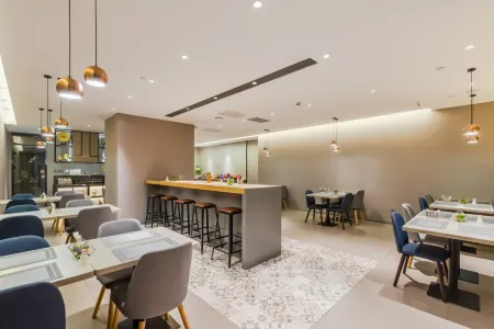 Home Inn (inzhou Zhongyang Street Train Station Branch) Отели рядом с достопримечательностью «Liaoning University of Technology»