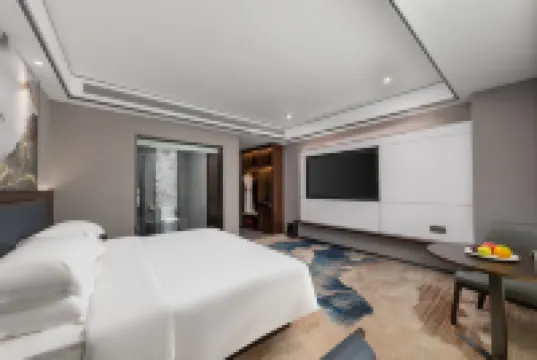 珠海德龍M海景酒店（情侶路海濱泳場店）