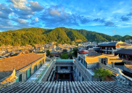 Mount Villa by T Residence Отели рядом с достопримечательностью «Fenghuang Yang's Ancestral Hall»