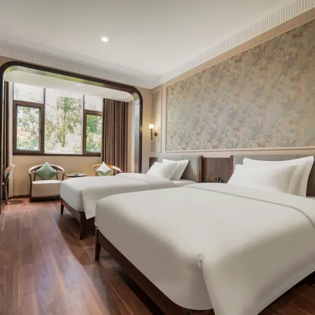 Qihua Luxury Hotel