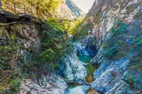 Hidden Valley Homestay (Zhongling Cableway Store in Laojunshan Scenic Area) - Romantic