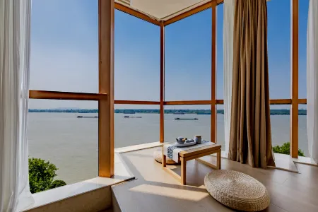 Hezhong Guanjing Hotel Отели рядом с достопримечательностью «Anhui Normal University Qijiang College (Wenjin Campus)»