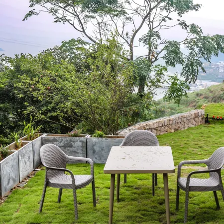 Encounter Mountains and See the Sea Villa Homestay