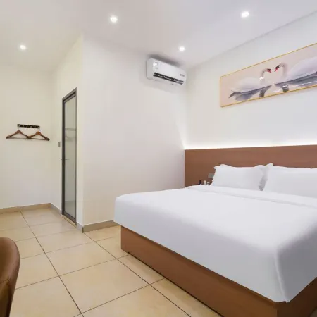 Sanya Oak Manor Resort Villa Hotel Отели рядом с Аэропорт Феникс