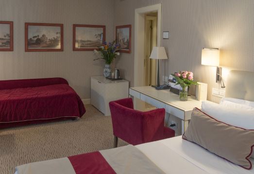 트레비 분수 근처의 호텔 데이 보르고그노니 외관 이미지