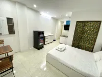 Era Apartment Ham Long Hotels near Phố đi bộ Hồ Gươm (Hai Bà Trưng)