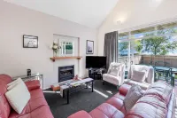 Ramada Resort By Wyndham Rotorua Marama Các khách sạn ở Mourea