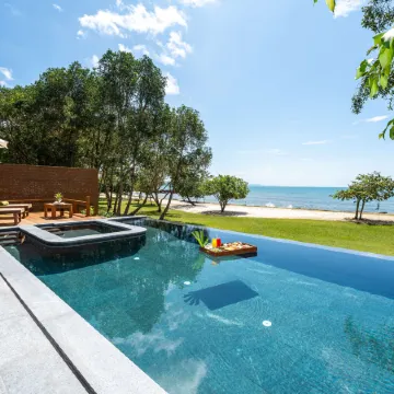 Green Bay Phu Quoc Resort & Spa Отели рядом с достопримечательностью «Van beach»