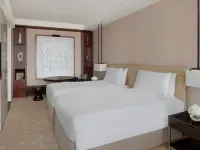 InterContinental Hotels DUBAI FESTIVAL CITY by IHG Отели рядом с достопримечательностью «Торговый центр Mirdif City Centre»