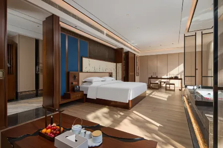 Floral Lux Guazhou Ancient Ferry Hotel (Yangzhou Zhang Ruoxu Memorial Hall) Отели рядом с достопримечательностью «Guazhou Gudu Scenic Area»