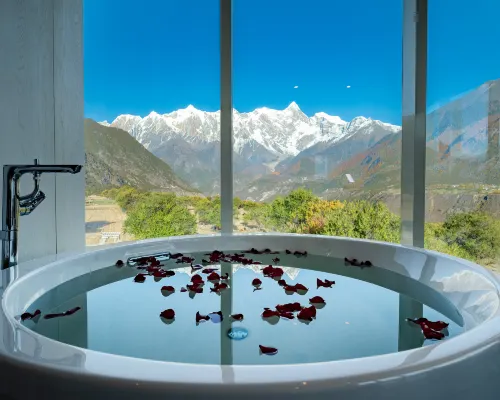 Taohua Yun Hotel Hotels in Mainling