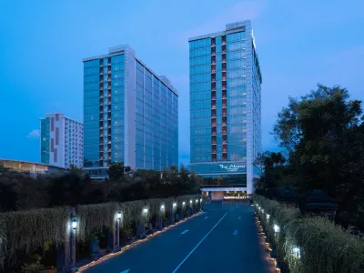 The Alana Hotel & Convention Center Yogyakarta Hotel dekat Kali Boyong Camp Outbound