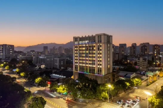 Aifei Hotel (Tonglu Central Plaza Store) Отели рядом с достопримечательностью «Tonglu Station (Yunqi West Road)»