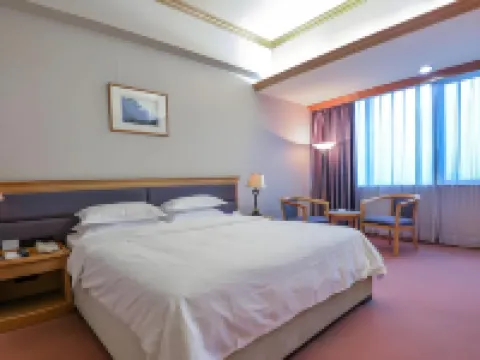 Dingsheng Hotel (Nanchang Wanshou Palace Bayi Hall Subway Station)