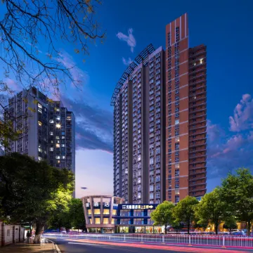 Chongqing Wuxuan Hotel (Shapingba Railway Station Chongqing University Subway Station)