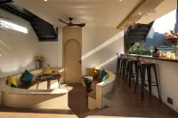 Lanshan Wangyue Homestay (Yangshuo Shili Gallery Store)
