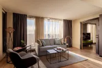 Clarion Hotel The Hub Hotel dekat Domus Academica