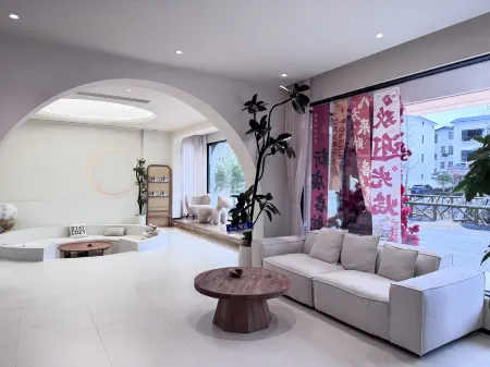 Danxiashan Yinshanju Homestay Отели рядом с достопримечательностью «Danxia Mountain Tourist Scenic Area - Outer Mountain Gate Station»