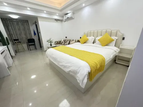 Tingting Xiaozhu Homestay (Century Avenue Branch)