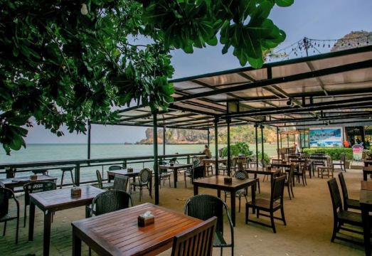 1. 톤사이 베이 리..