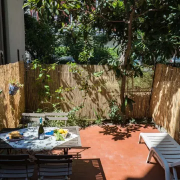 Sciacchetrà Apartment with AC & Patio Отели рядом с достопримечательностью «Пляж Феджина»