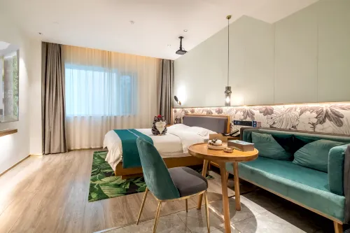 Yinzuo Hemei Hotel (Weifang Railway Station Taihua City)