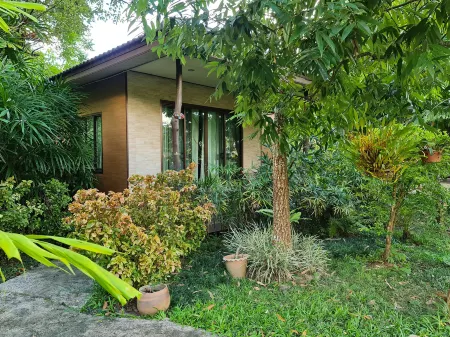 Pai My Guest Resort Отели рядом с достопримечательностью «Wat Sri Don Chai»