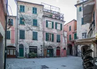 Picabon Apartment with AC Balcony Hotels in Monterosso al Mare