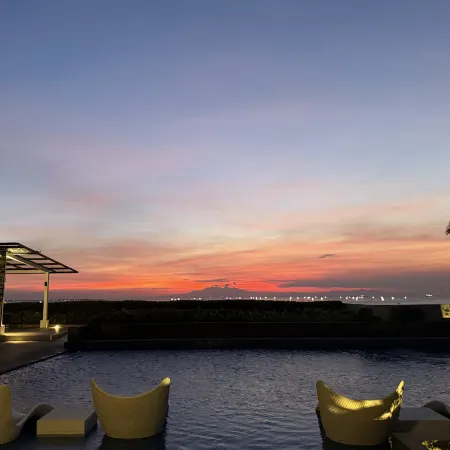 Modern Boutique Seaview Sunset 1BR with 2 Infinity Pools Next to Okada Airports MOA
