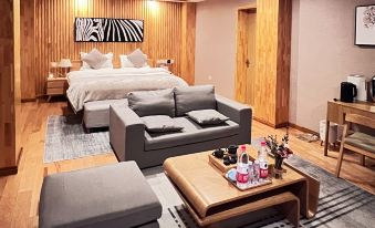 Shangri-La Horizontal Vertical Dot Dash Inn (Dukezong Old Town Branch)