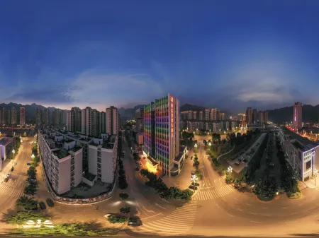 Vienna International Hotel (Chongqing Fengjie High-speed Railway Station) Отели в г. уезд Фэнцзе