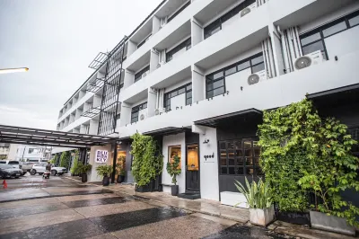 Blu Monkey Hub & Hotel Suratthani Hotel dekat Wat Phra Yok