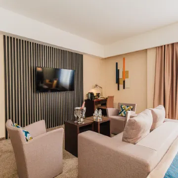 Comfort Hotel Astana Отели рядом с достопримечательностью «Мечеть Абу Наср аль-Фараби»