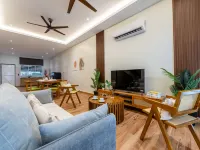 La Ferringhi Villa by ALV Hotels near Miami Beach - Pantai Miami