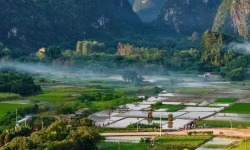Yangshuo Fadai overhanging hot spring light luxury hotel