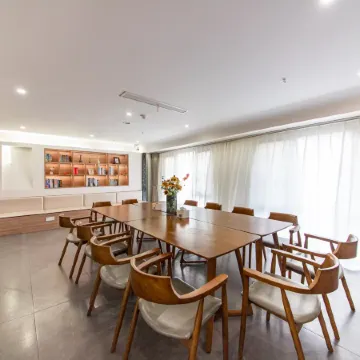 One night hotel (Leshan High speed Railway Station)