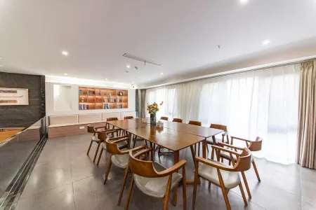 One night hotel (Leshan High speed Railway Station)