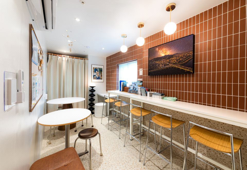 2. 슬로우온 호스텔..