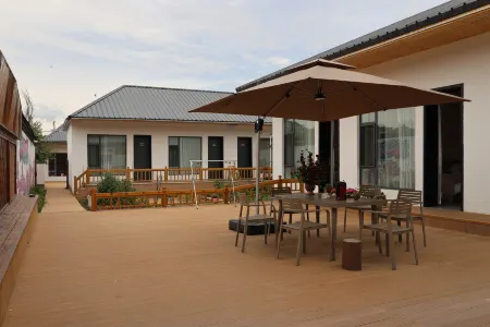 New Yuan County Court's homestay. Отели в г. Синьюань